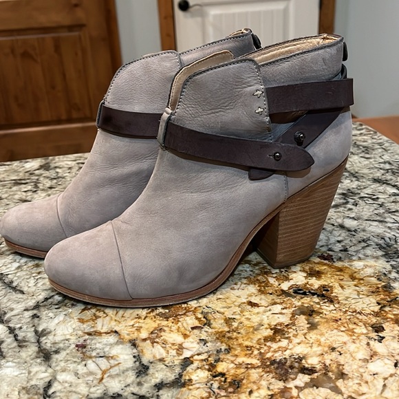 Rag and Bone size 41, 3 1/2 inch heel taupe booties with chocolate strap and bag - Picture 3 of 4